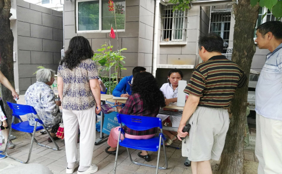 琵琶花园社区联合卫生服务中心为社区老年人义诊.png